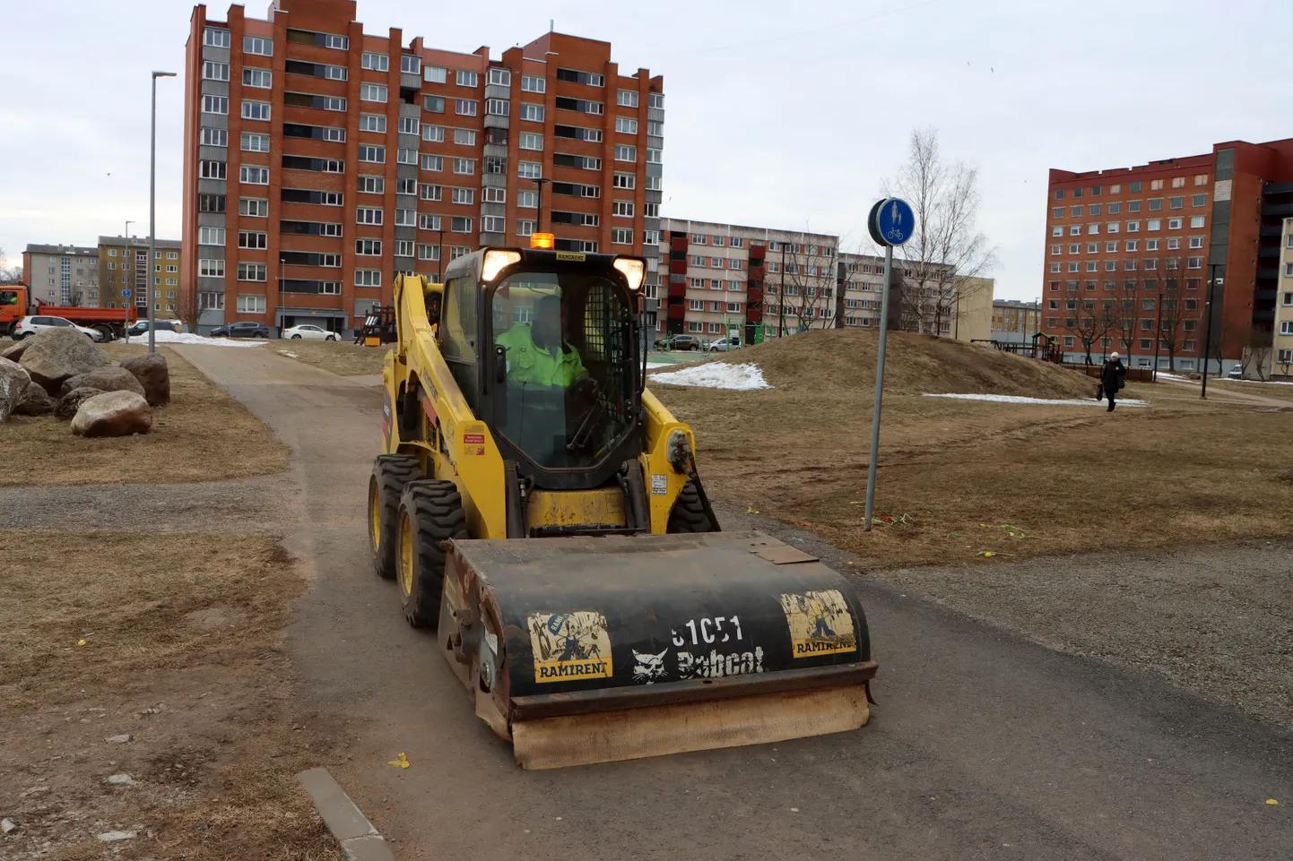Koristustehnika on Kohtla-Järve tänavail tegutsenud juba kaks nädalat.