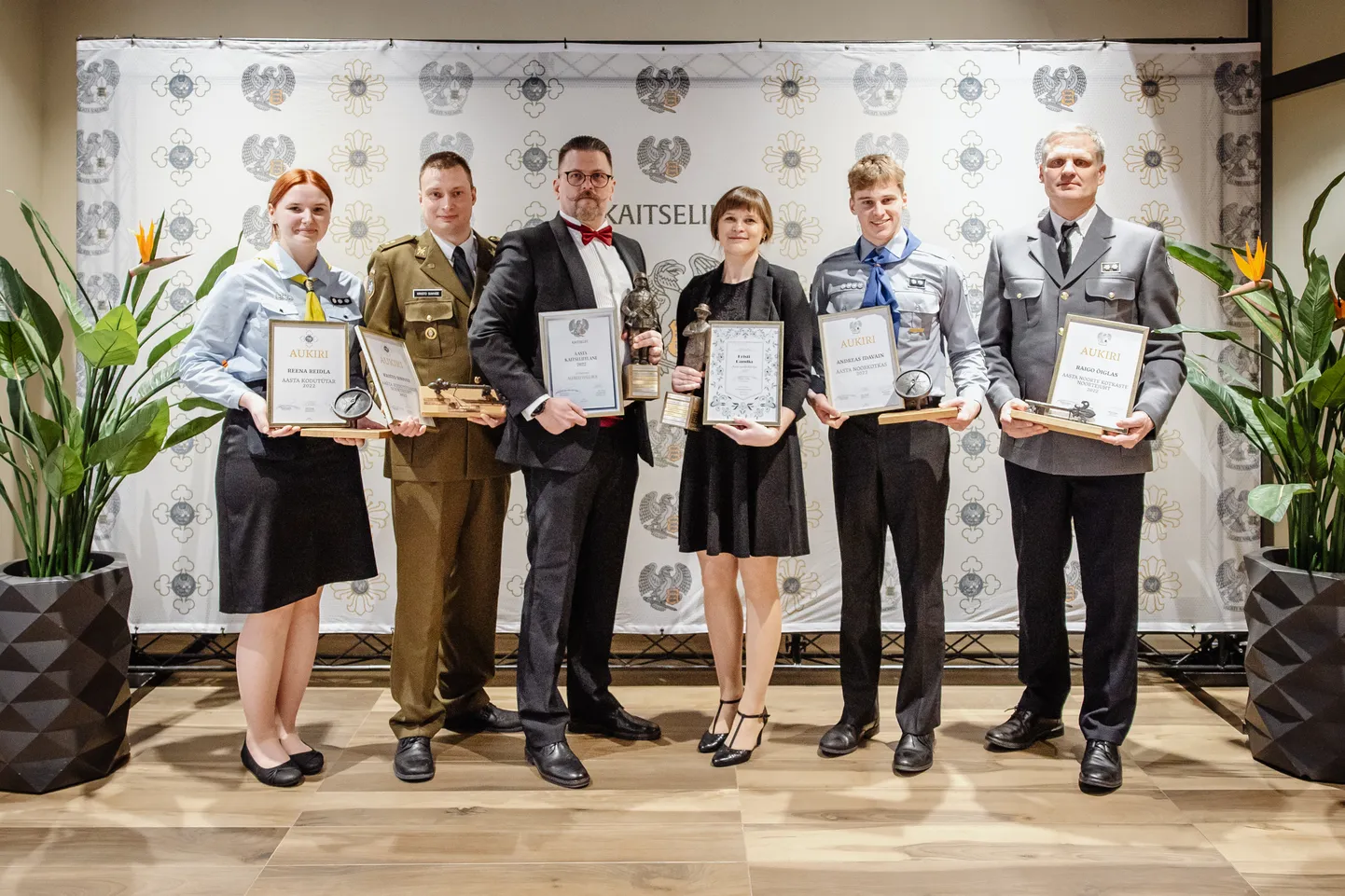 Kaitseliidu aasta parimad: (vasakult) Reena Reidla, Kristo Sinivee, Alfred Hallika, Kristi Randla, Andreas Idavain, Raigo Õiglas.