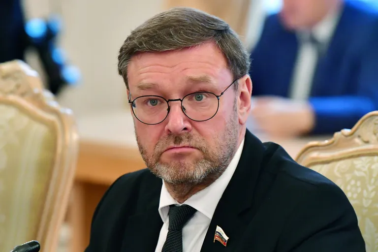 Вице-спикер Совета Федерации, председатель комитета Совета Федерации по международным делам Константин Косачев умел делать изумленный взгляд еще до того, как Москва стала нерукопожатной для большинства стран Европы. Москва, ноябрь 2021 года.
