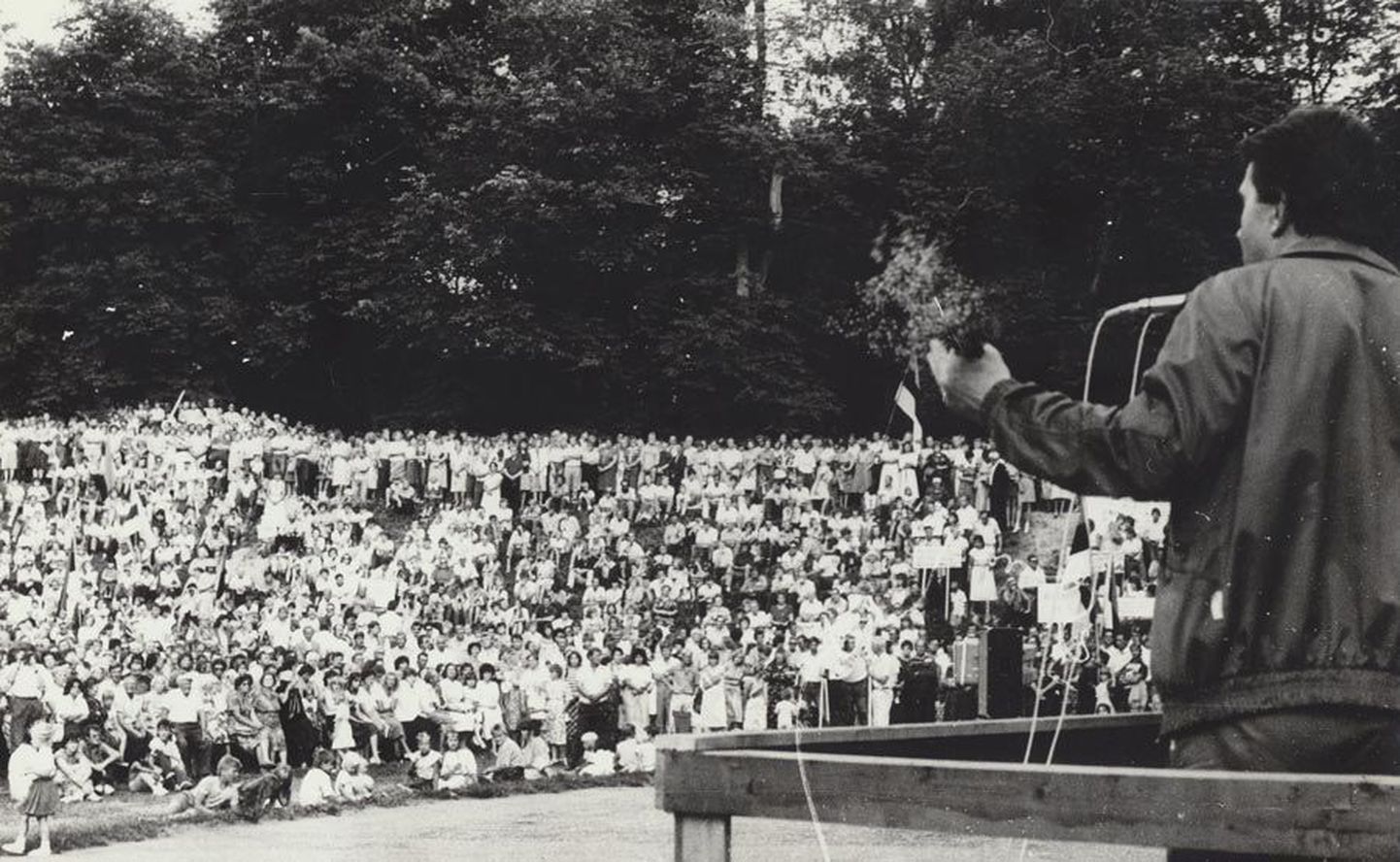 Rahvarinde koosolek 1988. aasta 5. juulil Viljandi lauluväljakul