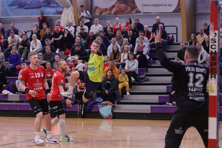 Viskel on Viljandi HC ääremängija Mikk Varik.