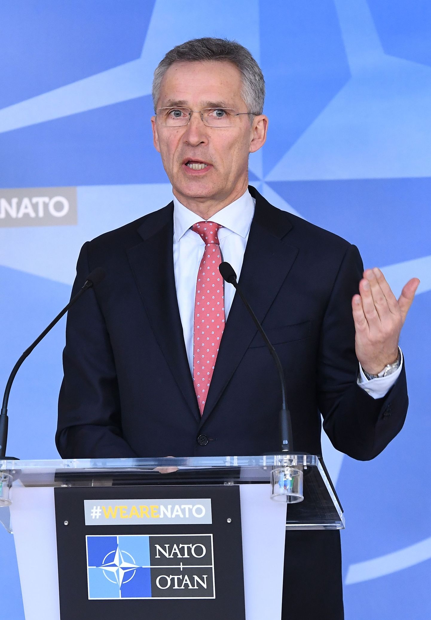 NATO peasekretäri Jens Stoltenbergi hinnangul jääb kolmandiku võrra ehk 20 diplomaadile kärbitud Vene esindus alliansi juures just parajalt suureks, et edendada poliitilist dialoogi.