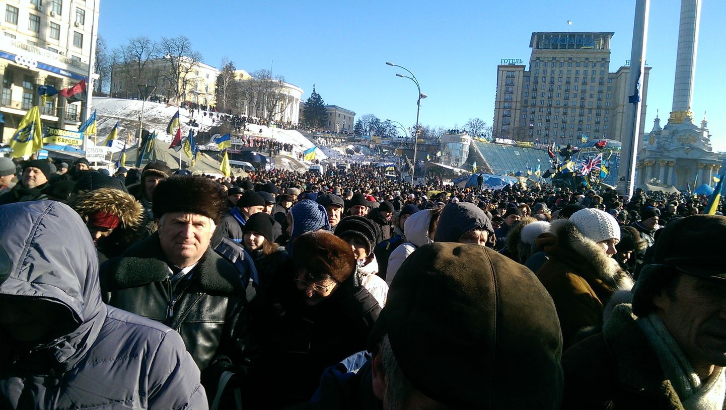 Meeleavaldajad Kiievi Iseseisvuse väljakul.