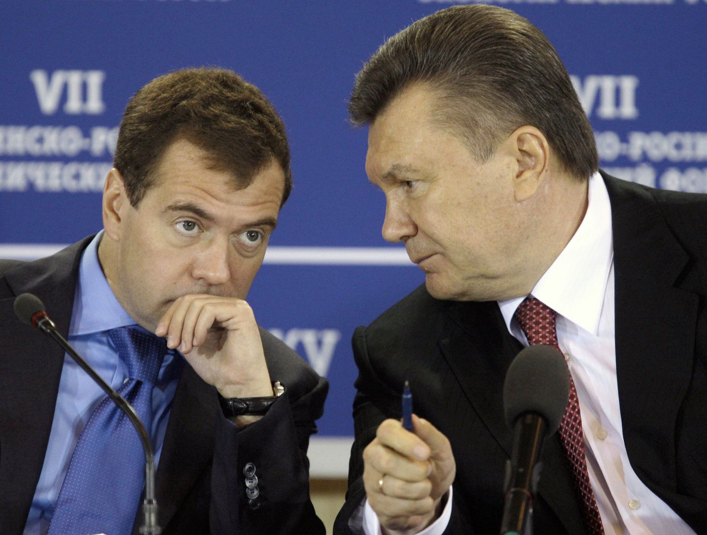 Venemaa Föderatsiooni president Dmitri Medvedev oma Ukraina kolleegi Viktor Janukovõtšiga.