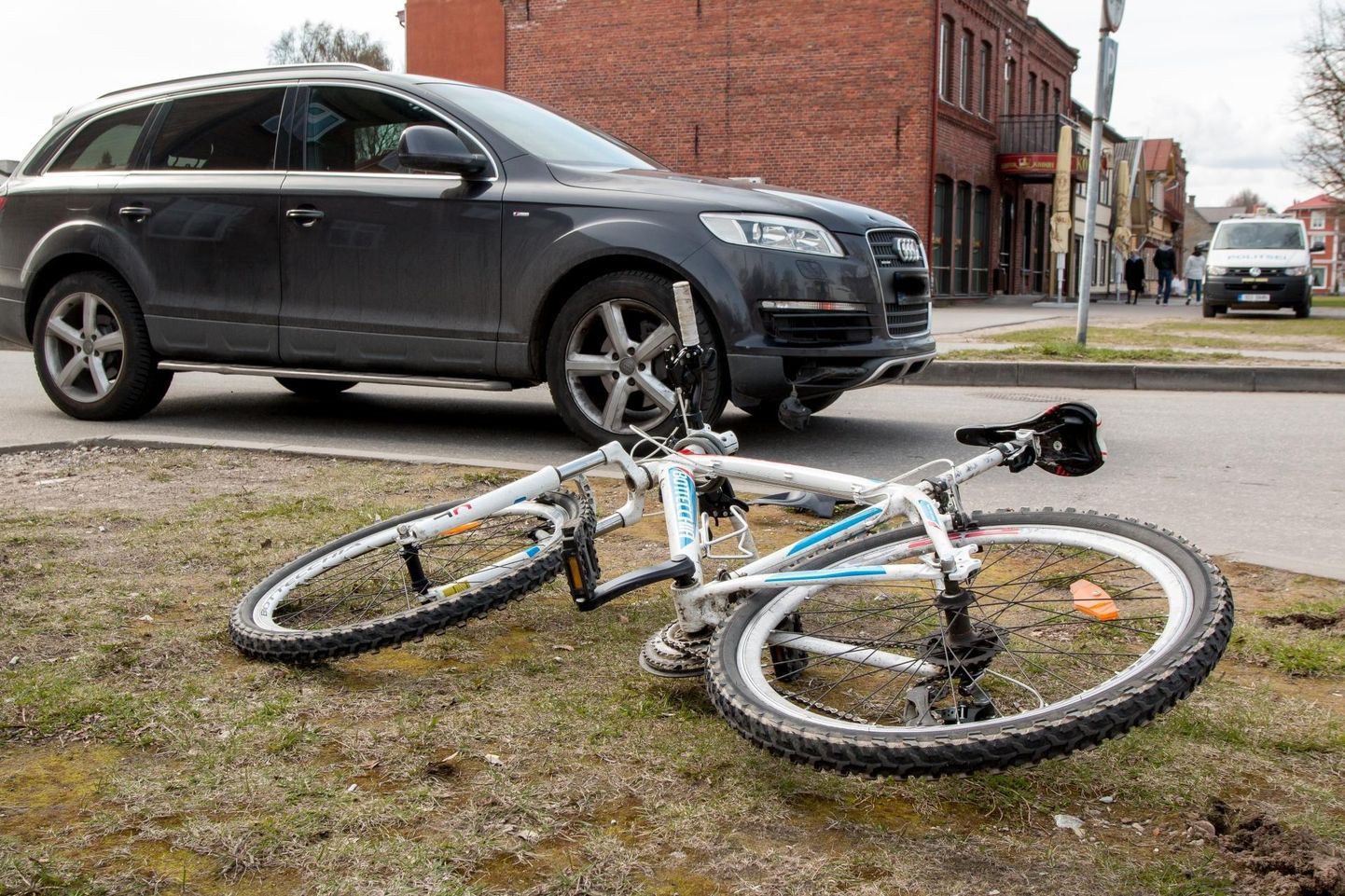 Jalgratturite osalusega õnnetused sagenevad ilma soojenedes igal aastal.
