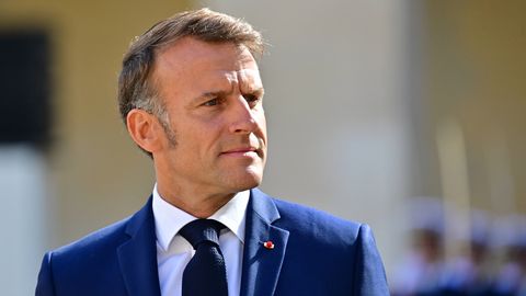 Makrons reaģē uz Trampa izteikumiem par viņa laulību