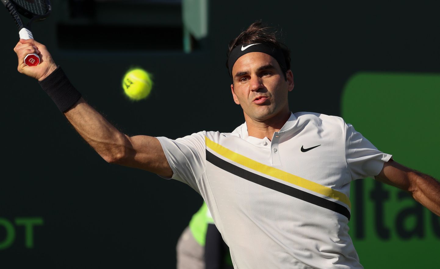 Uue mängu kaanestaariks on Roger Federer.