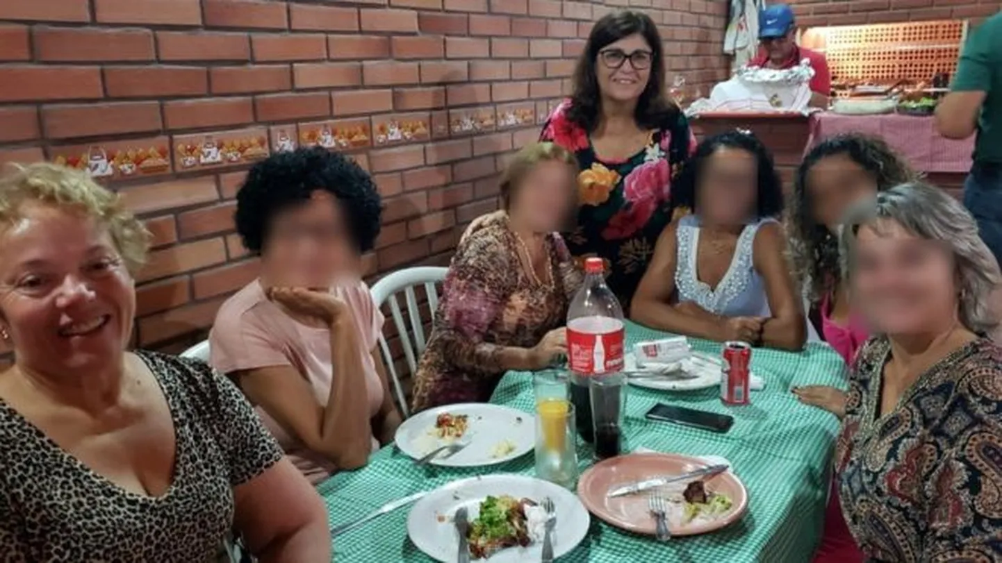 Первой жертвой коронавируса стала Мария (на фото слева)