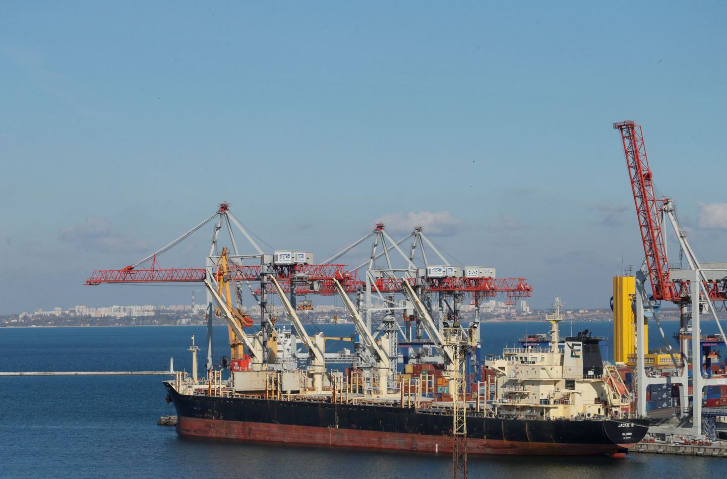 Kaubalaev Odessa sadamas.