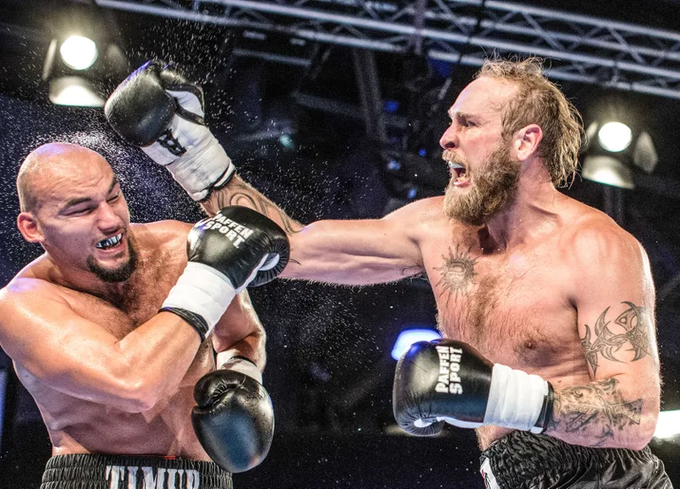 Tairo Lutter (Postimees): Gigantide heitlus
Tallinna Lennusadamas toimunud Kolme Maestro poksiõhtu põhimatš, Soome tähe Robert Heleniuse ja Saksamaad esindava Timur Musafarovi kohtumine lõppes publiku häälte põhjal viigiga.