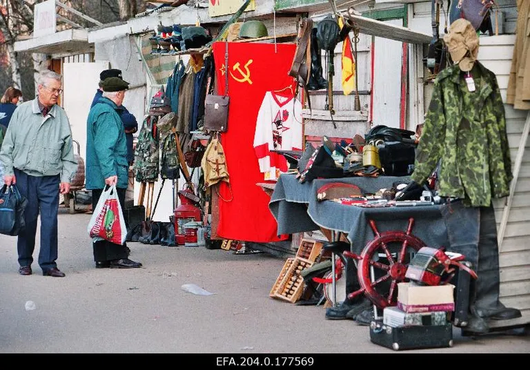 Вещевой рынок в Таллинне. Кадака. Апрель 1998 года