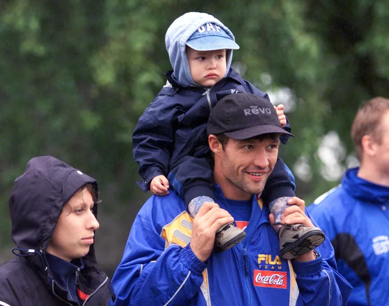 Kadri Kivine, Erki Nool ja Robin Nool (Erki kukil). 2000.