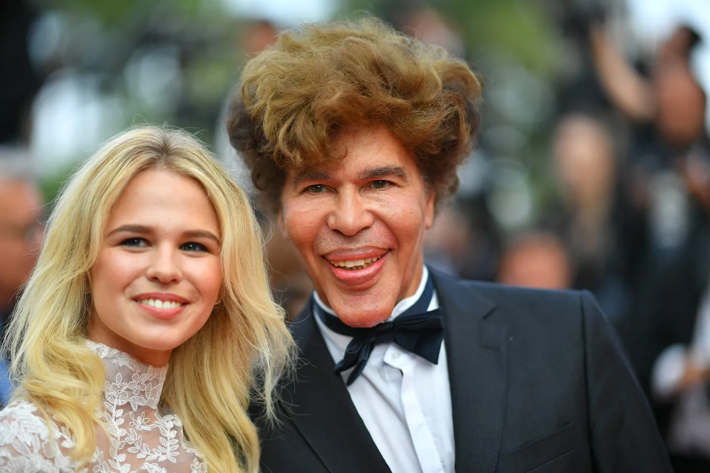French journalist Igor Bogdanov and his companion French model Julie Jardon arrive on May 25, 2017 for the screening of the tv series 'Twin Peaks' at the 70th edition of the Cannes Film Festival in Cannes, southern France.  / AFP PHOTO / LOIC VENANCE
