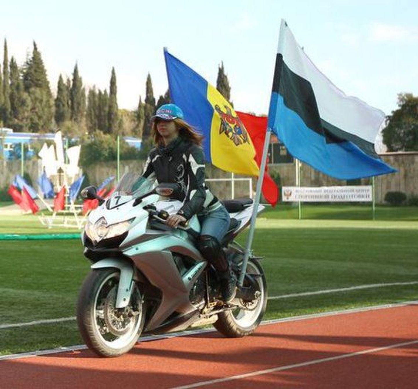 Eesti lipp lehvis turniiri avatseremoonial tagurpidi
