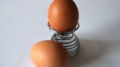 Как удалить папилломы благодаря обычному куриному яйцу?