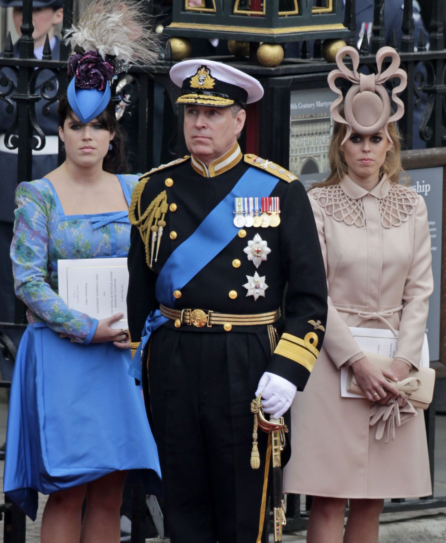 Briti prints Andrew koos tütarde, printsess Eugenie (vasakul) ja printsess Beatrice`iga