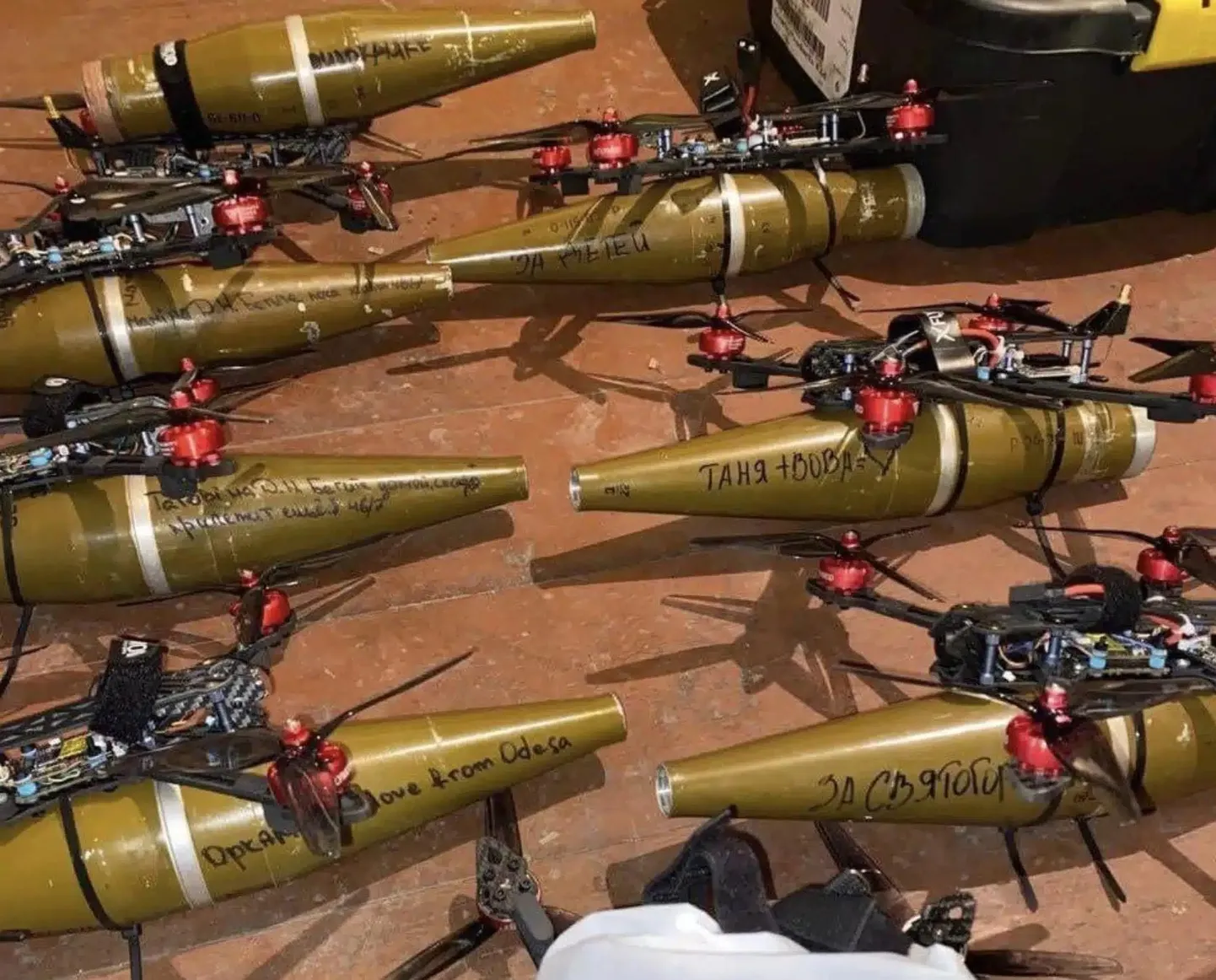 Droonid, mille külge on kinnitatud reaktiivgranaadiheitja lõhkepead.