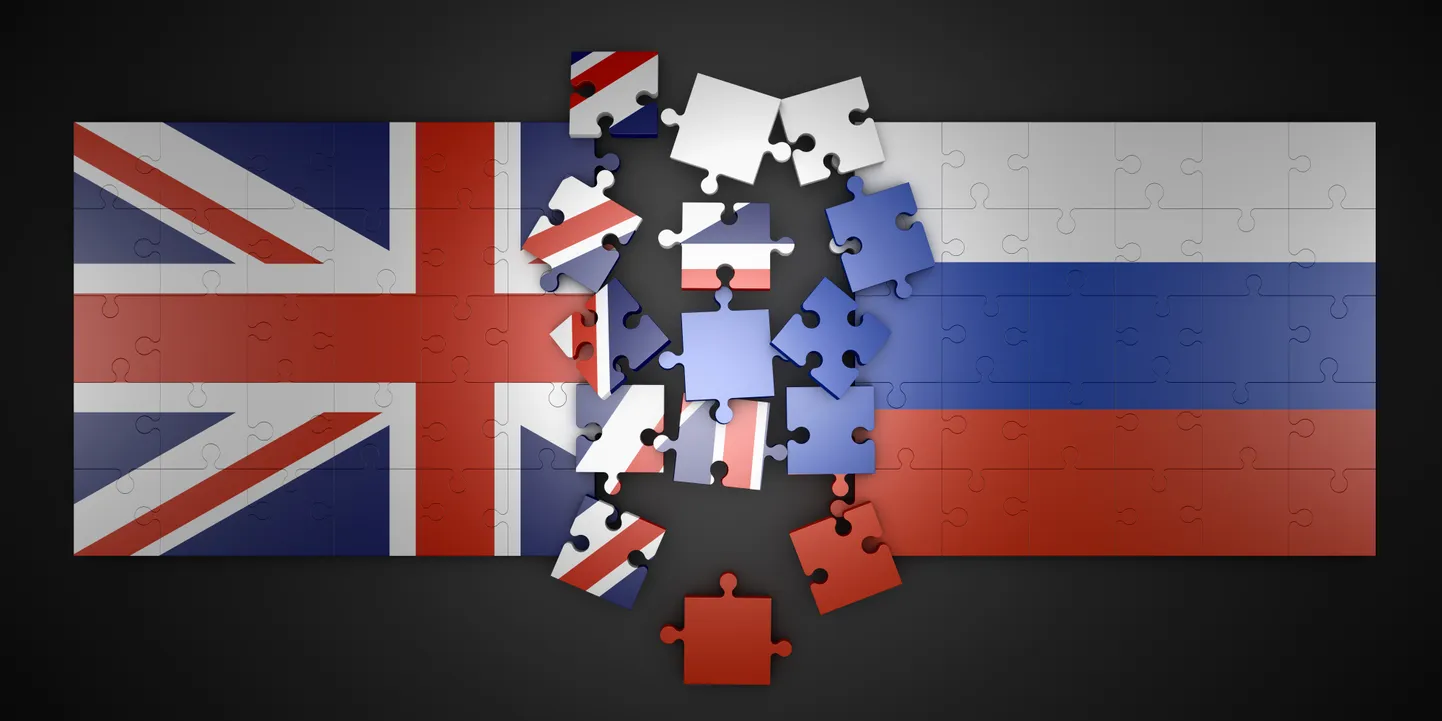 Пазл с флагами Великобритании и России. Иллюстративное фото.