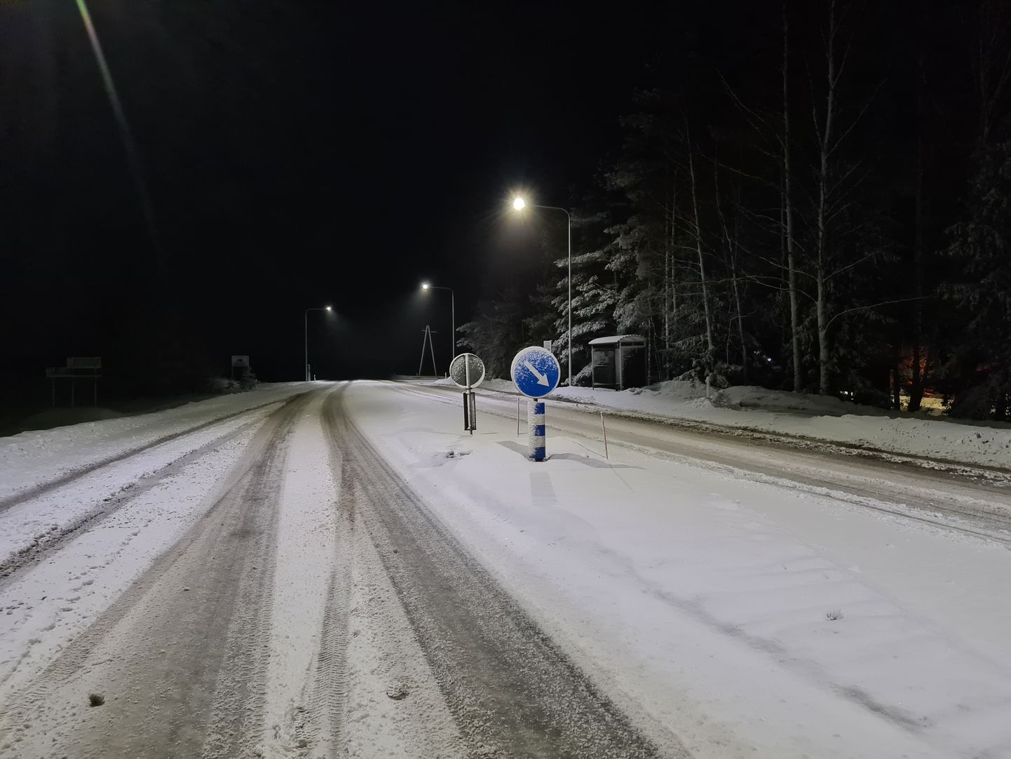 Lõuna-Eesti lumine ja libe tee.