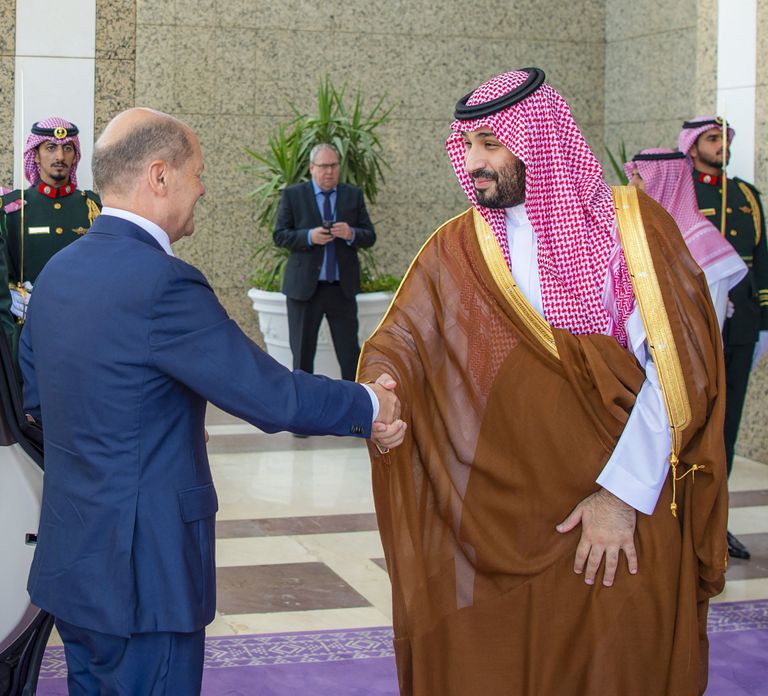 Saudi Araabia kroonprintsi Mohammed bin Salman tervitab läinud nädalavahetusel Jiddah’s Saksamaa kantslerit Olaf Scholzi.