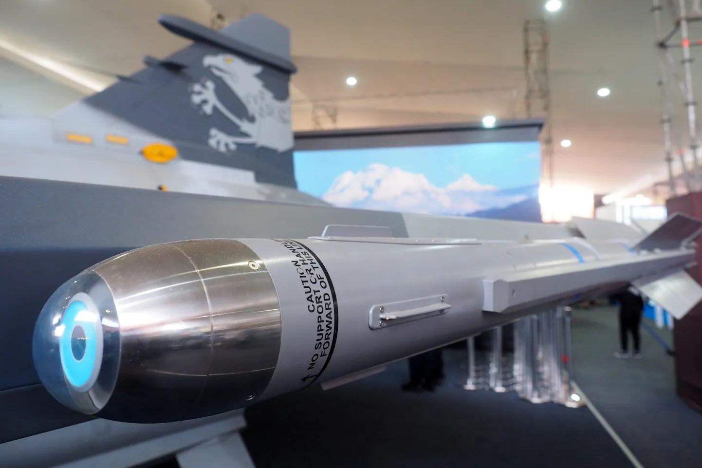 Rootsi hävitaja SAAB JAS 39 Gripen relvanäitusel Peruu pealinnas Limas.