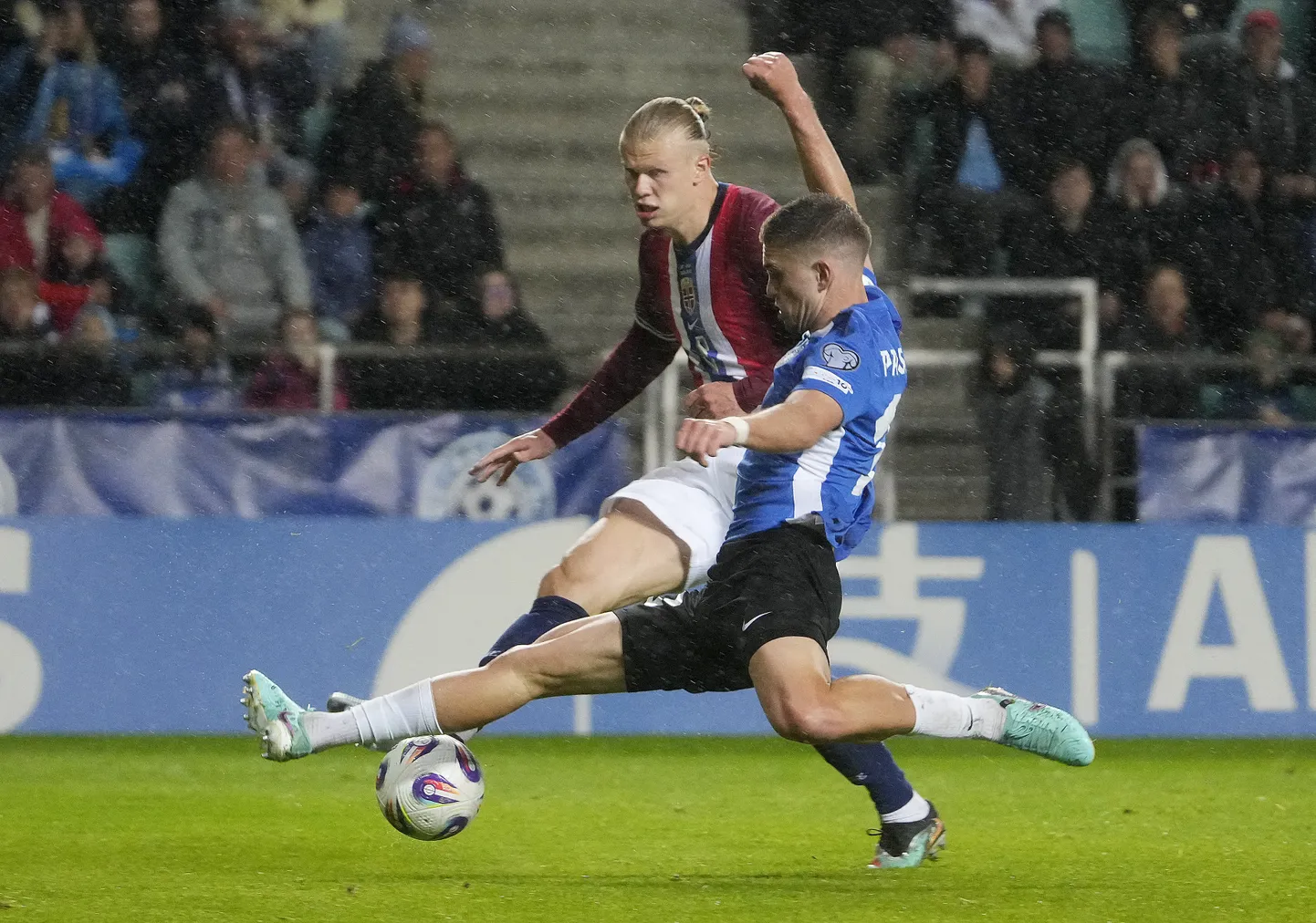 Maksim Paskotši andis Erling Haalandile vägeva lahingu.