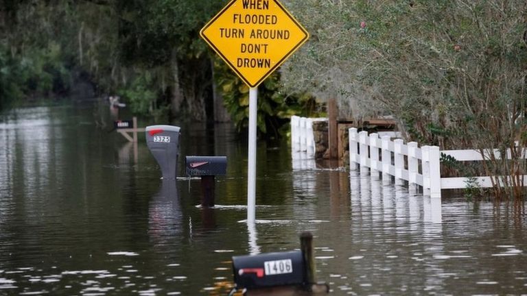 "Мы никогда не видели шторма такой силы", - заявил губернатор Флориды