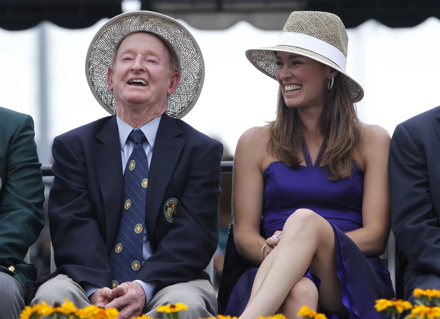 Martina Hingis (paremal) koos legendaarse Rod Laveriga.