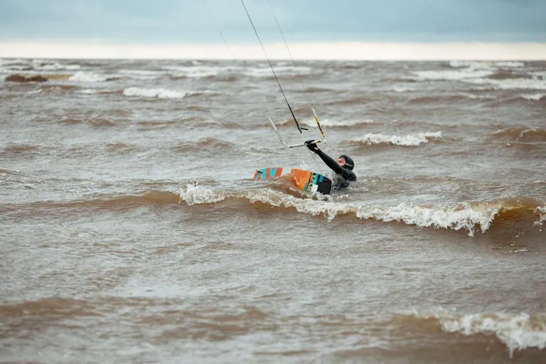 Lohesurfaritel on reedel pidu.