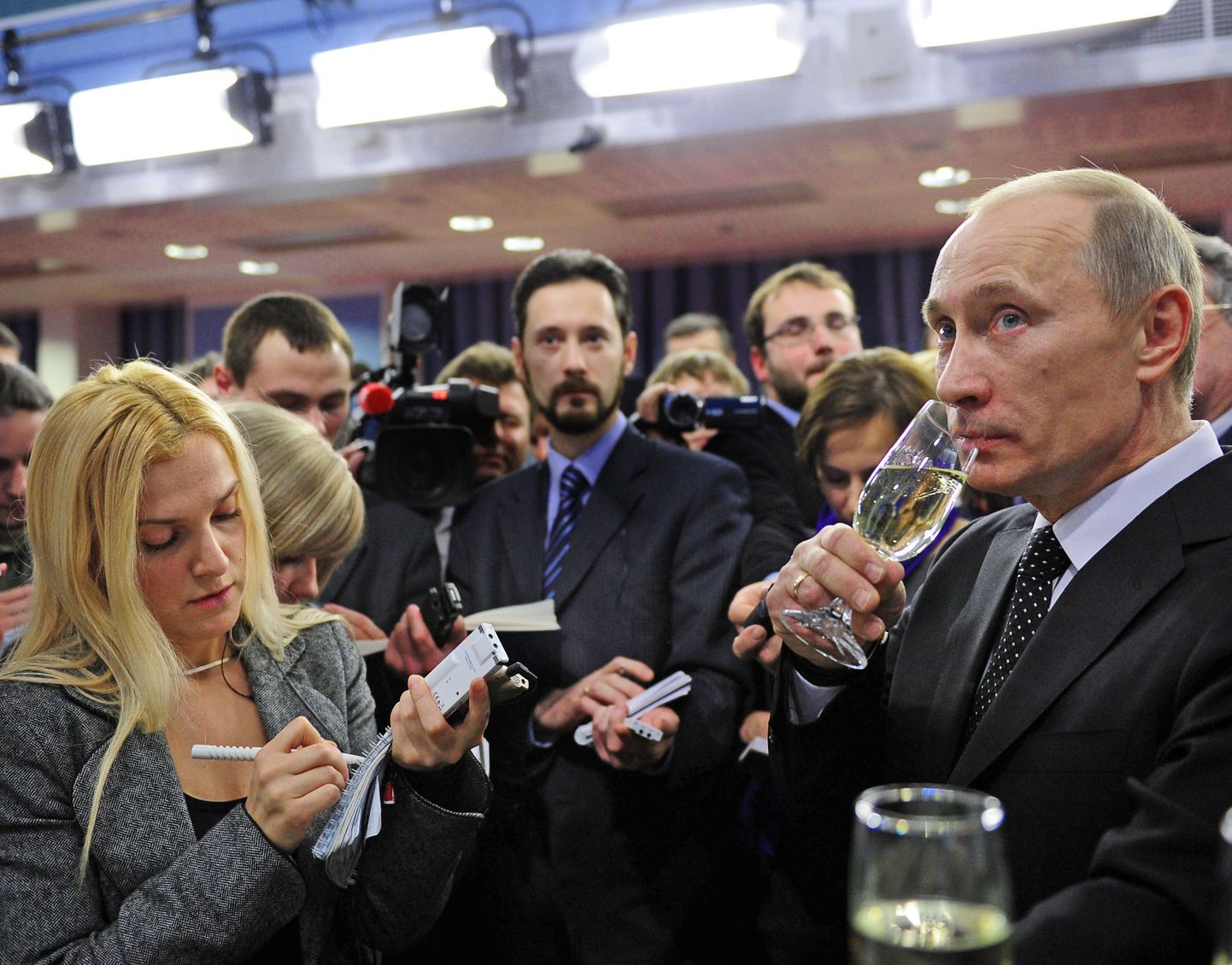 Vladimir Putin kohtus eile valitsuse pressiesikuses ajakirjanikega.