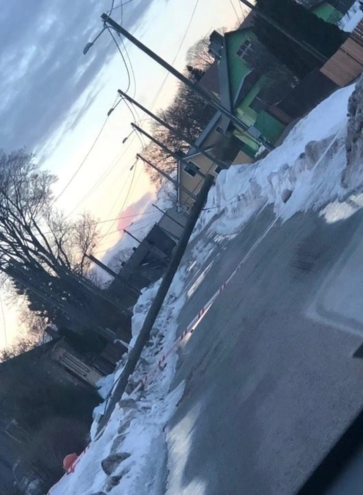 Aia tänav oli korralikult tõkestatud.