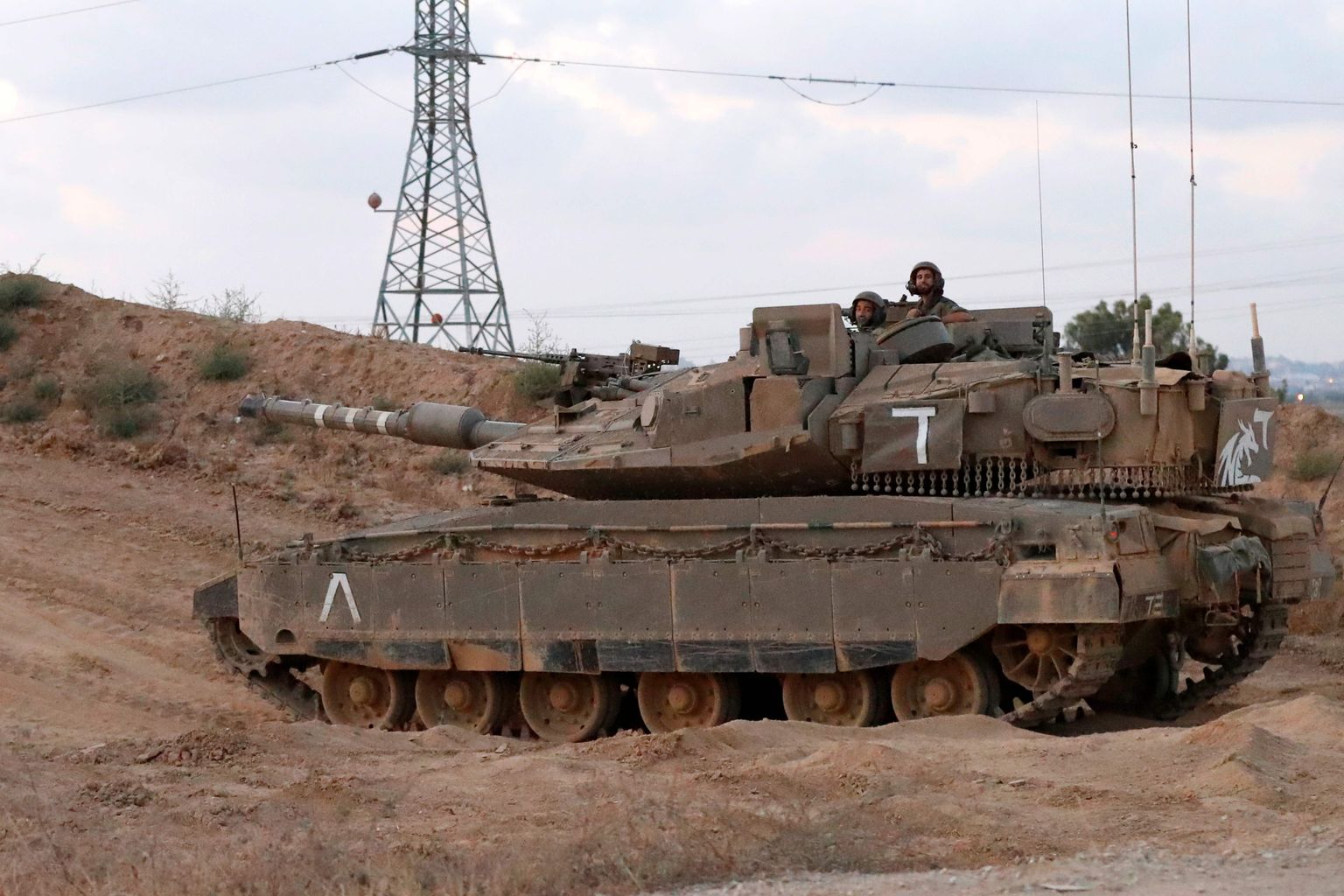 Iisraeli Merkava tank Gaza piiri ääres.