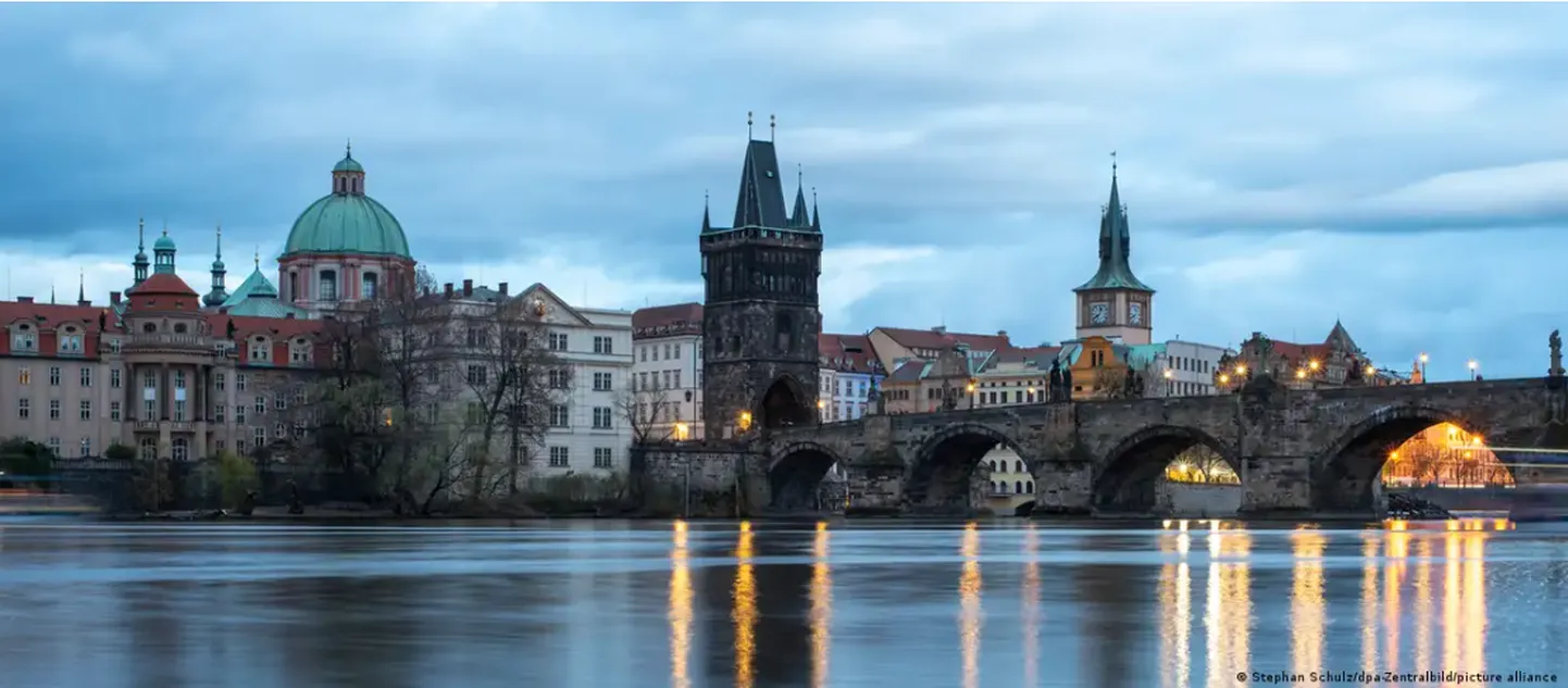 Карлов мост в Праге, фото из архива