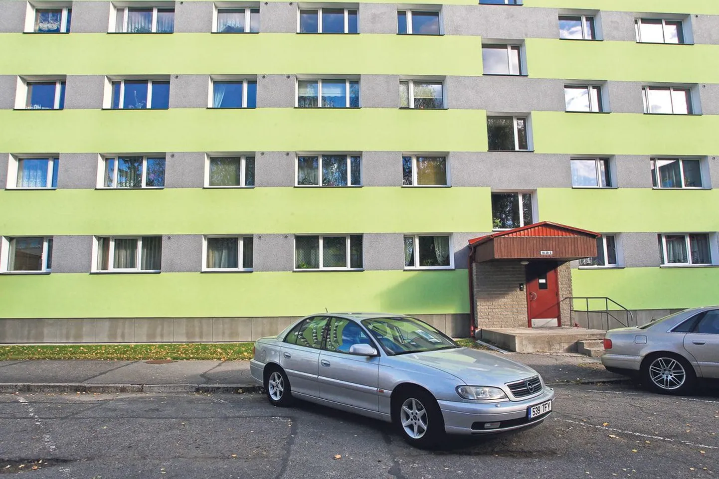 Anne 75 majas läheb 46 000-eurose alghinnaga enam­­pakkumisele Tartu linnale kuuluv kolmetoaline korter.
Kroonuaia 15 majas läheb 23 000-eurose alghinnaga enampakkumisele Tartu linnale kuuluv ahiküttega kahetoaline korter.