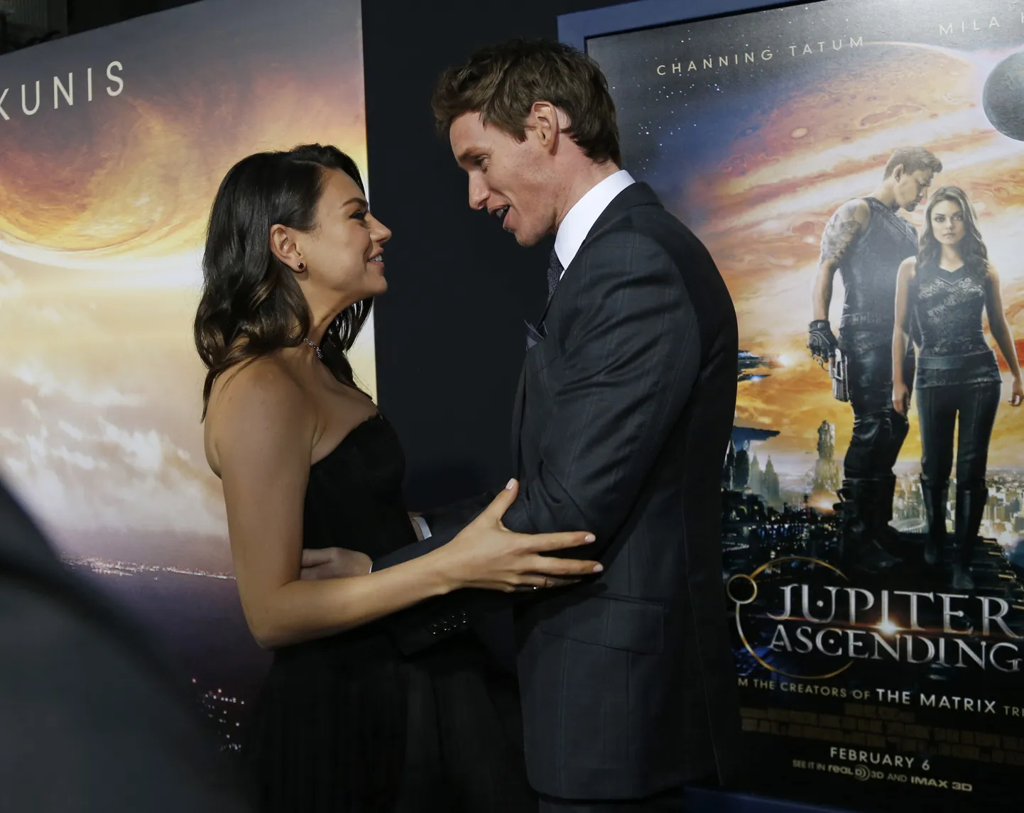 Näitlejad Mila Kunis ja Eddie Redmayne filmi «Jupiteri tõus» esilinastusel