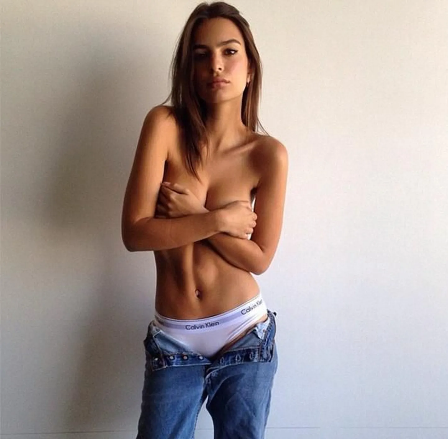 Topless modell Emily Ratajkowski