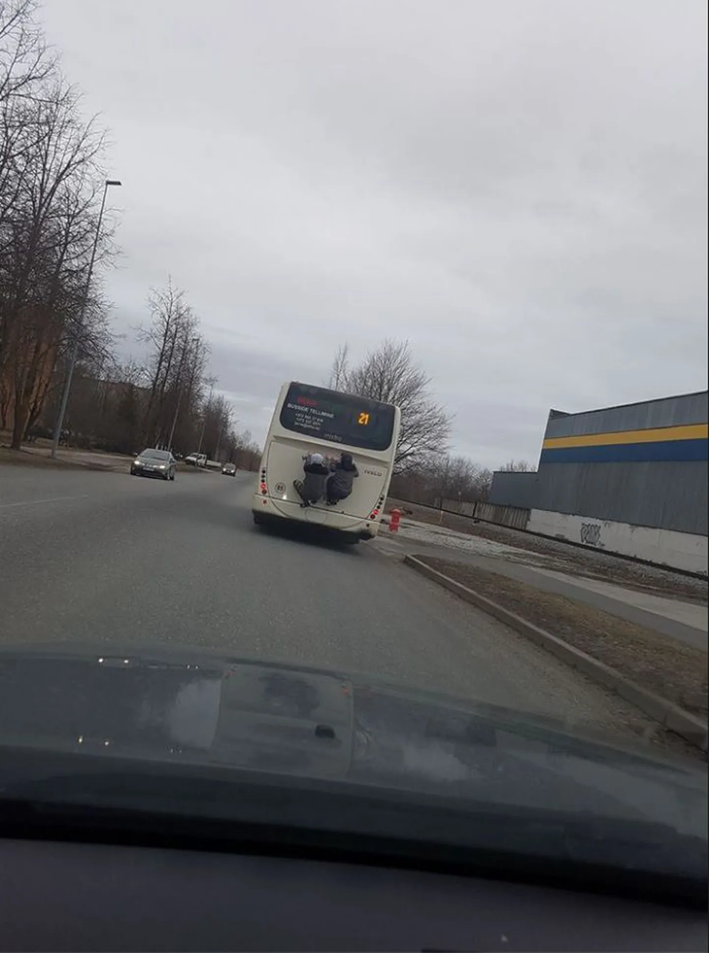Опасное развлечение подростков из Йыхви.