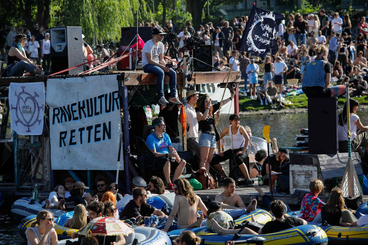 Klubide toetuseks korraldatud üritus Berliini pargis.