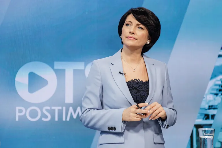 Студия Postimees: добро пожаловать, покиньте судно? 750 украинцев лишатся жилья / Одежда ведущей: Tallinna Kaubamaja / Calvin Klein