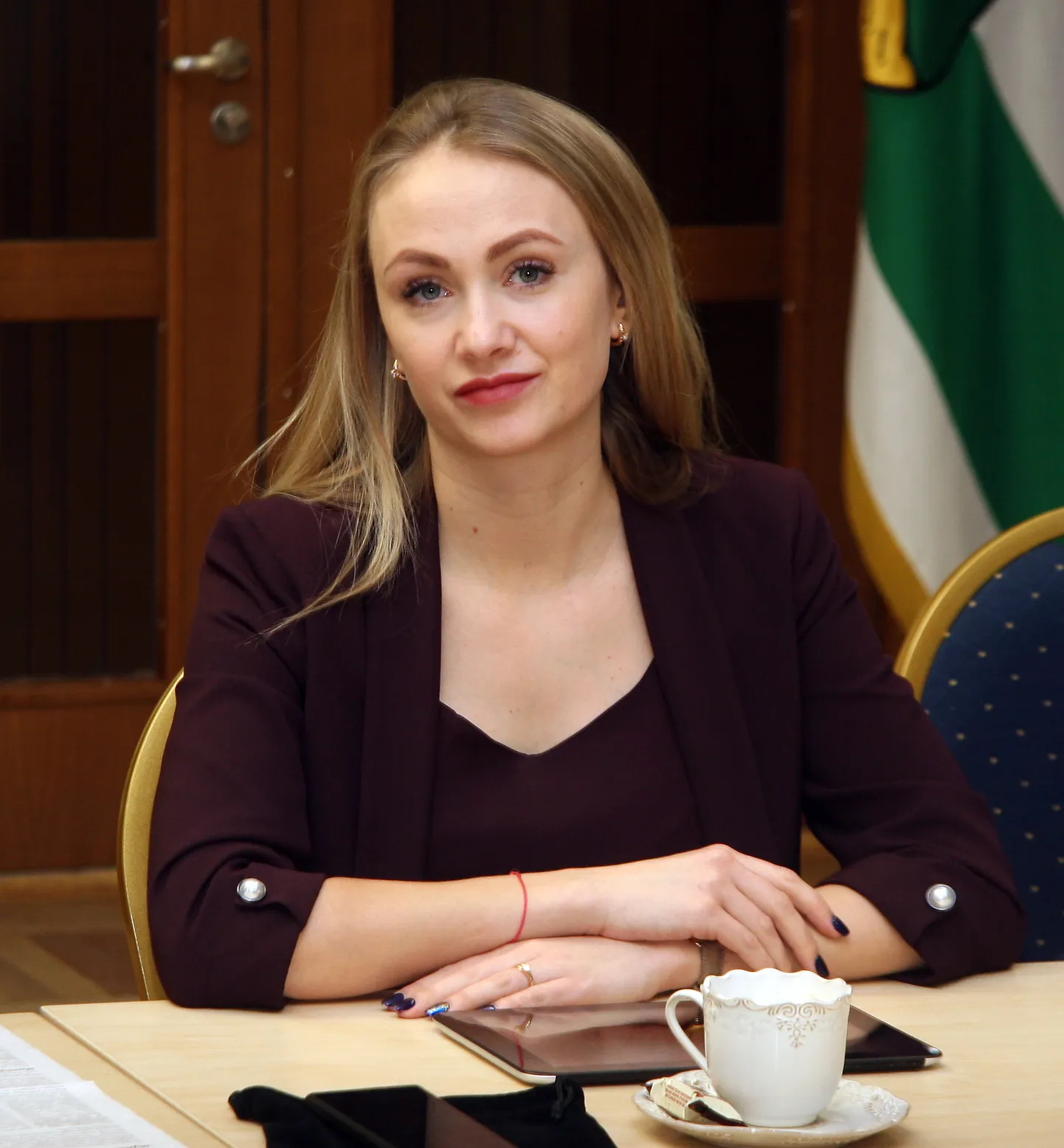 1. märtsist on Jõhvi volikogu liige Jekaterina Vassiljeva Jõhvi spordikoolis ametis 1200eurose palgaga projektijuhina.