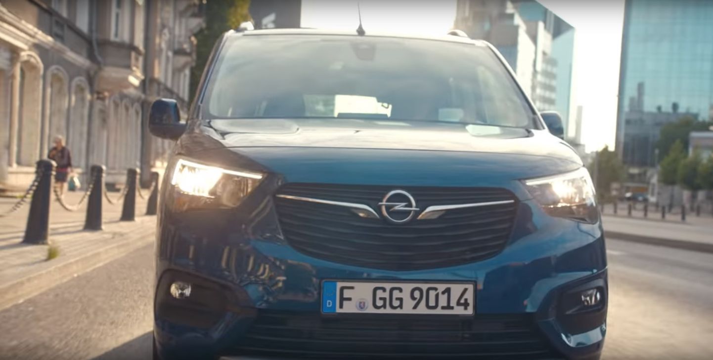Kaader Opel Combo reklaamist.