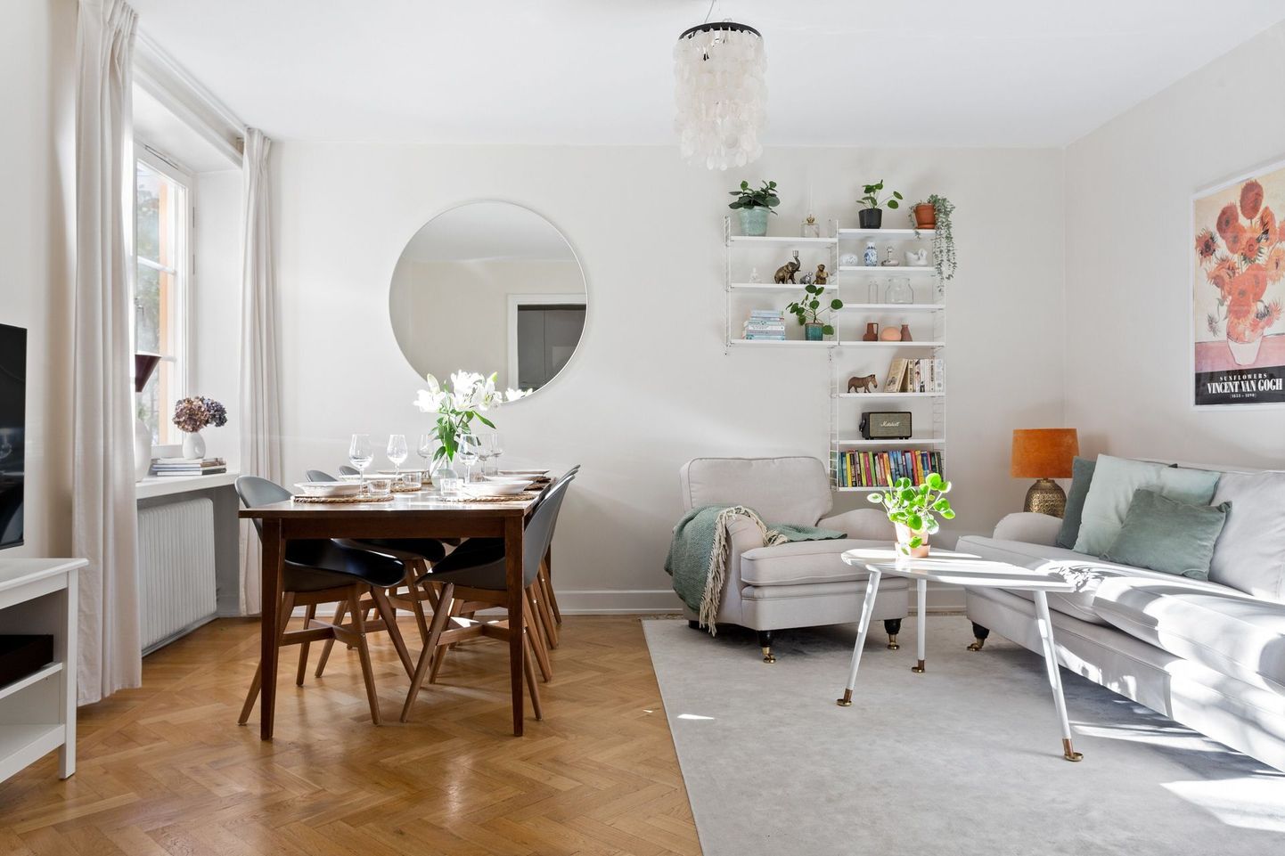 Скромная квартира в Стокгольме, подготовленная к продаже.