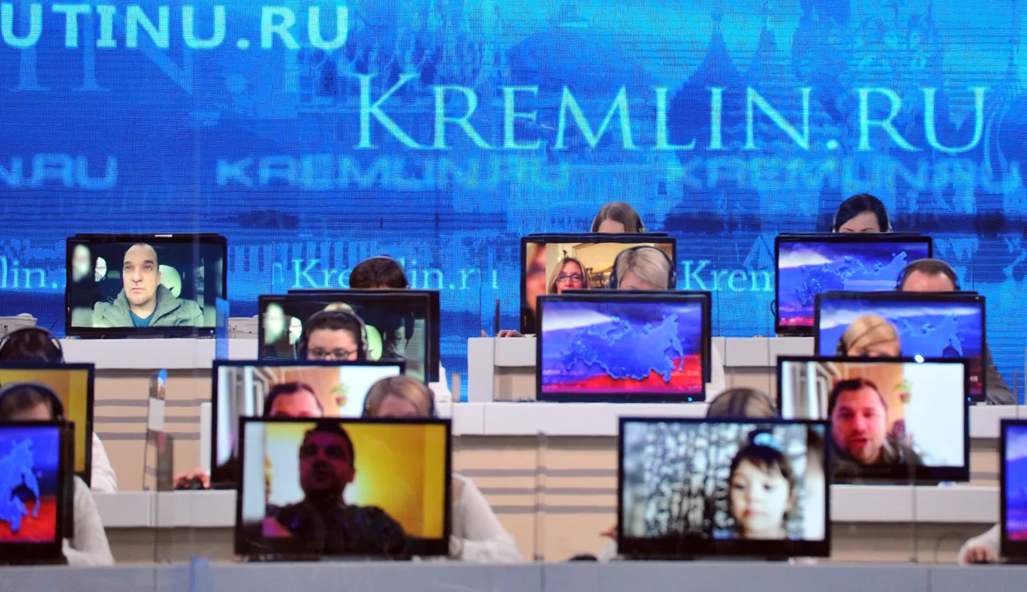 Участники прямой линии с Владимиром Путиным.