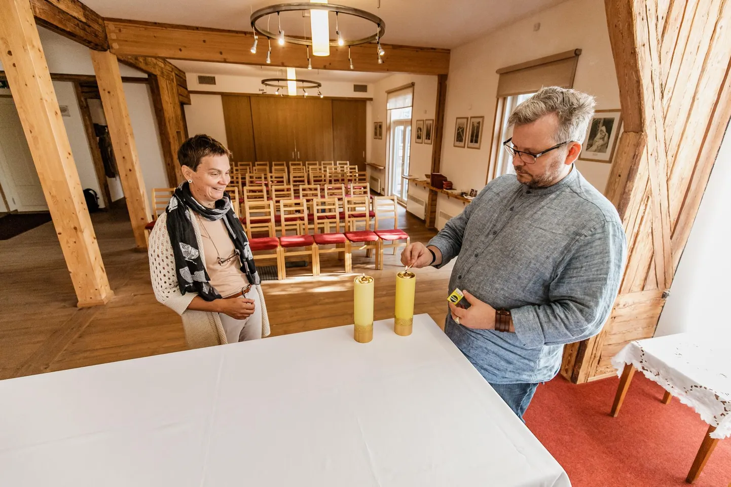 Koguduseliikmed ­Leles Luhse ja Hanno Saks rääkisid, et enne teist ilmasõda ­tegutsesid praeguses kabelihoones frantsiskaani nunnad.