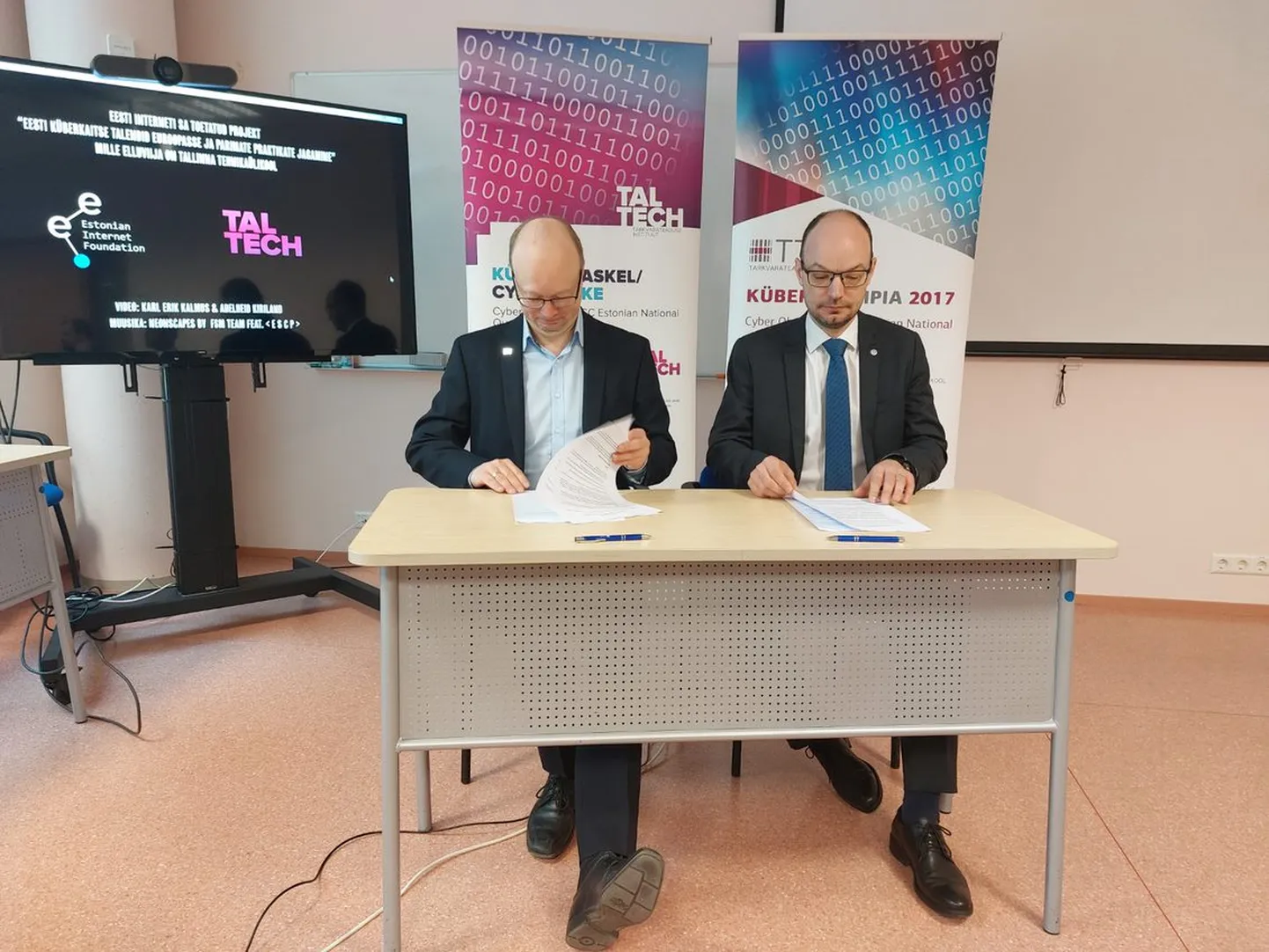 Kaitseministeeriumi sihtasutus CR14 ja Tallinna Tehnikaülikool (TalTech) sõlmisid koostöökokkuleppe, mille eesmärk on edendada Eesti kooliõpilaste ja üliõpilaste kompetentsi küberkaitse valdkonnas