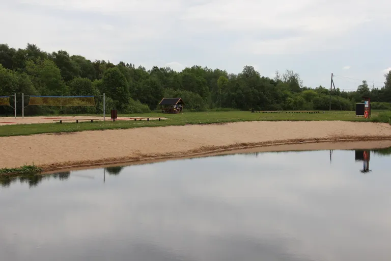 Valgejõe saare puhkeala Tapal hakkab ilmet võtma.
