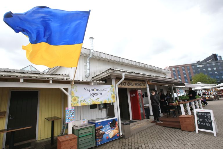 Кафе украинской кухни на рынке в Тарту, май 2022.