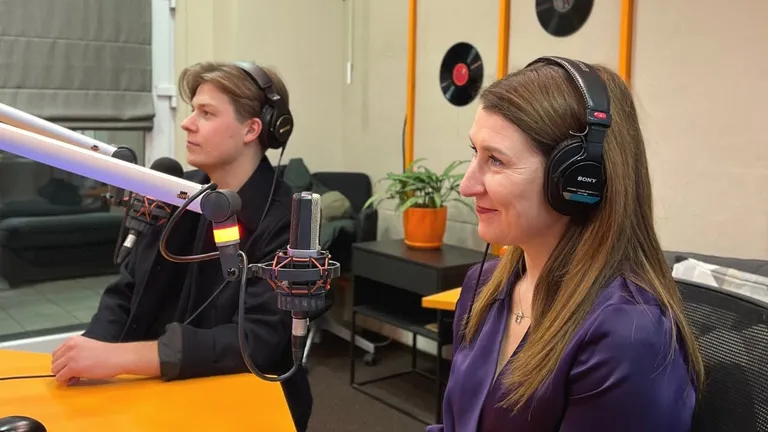 Kopā ar grupas "Sudden Lights" solistu Andreju Reini Zitmani "Radio SWH" studijā.