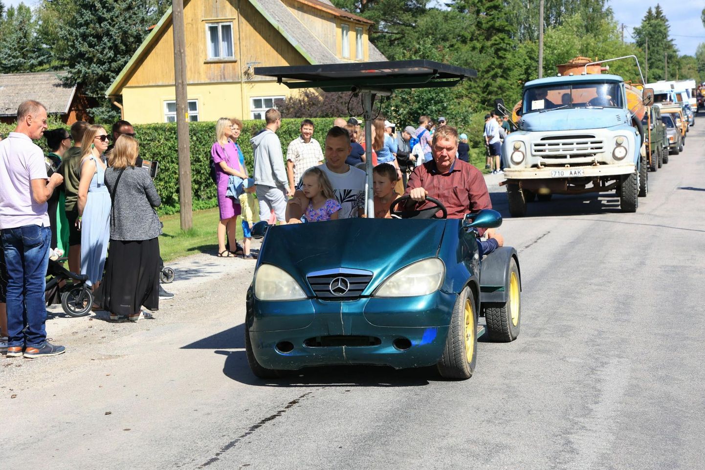 Viljandimaa mees Ain Vätsing (roolis) tõi oma insenertehnilise loomingu Järva-Jaani killavoorile välja kolmandat korda.