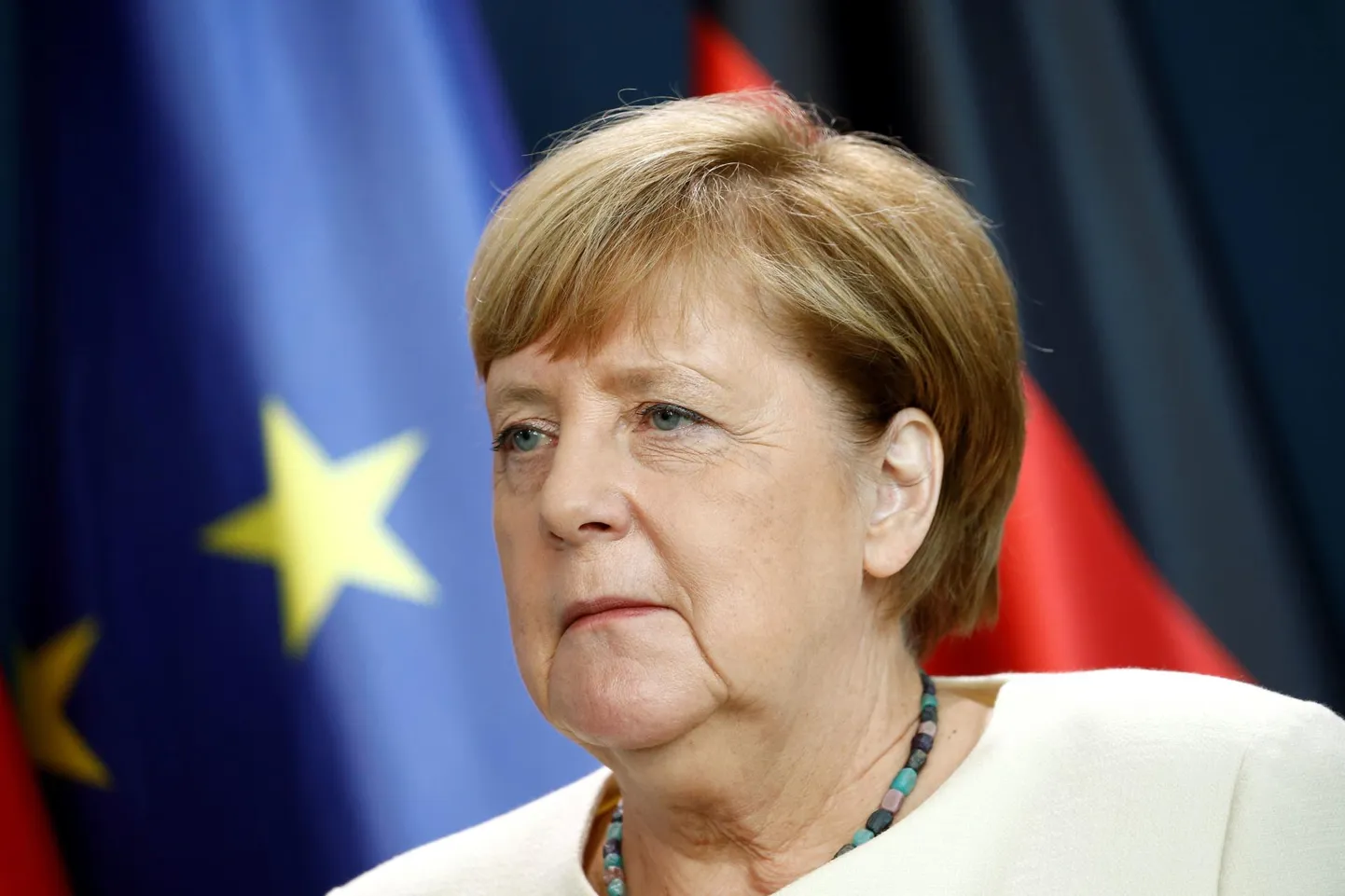 Saksamaa liidukantslerile Angela Merkelile omistati 16 aasta jooksul sellised uhked tiitlid nagu liberaalse lääne viimane kaitsja, Euroopa Liidu de facto liider, vaba maailma kantsler ja kriisilahendaja.